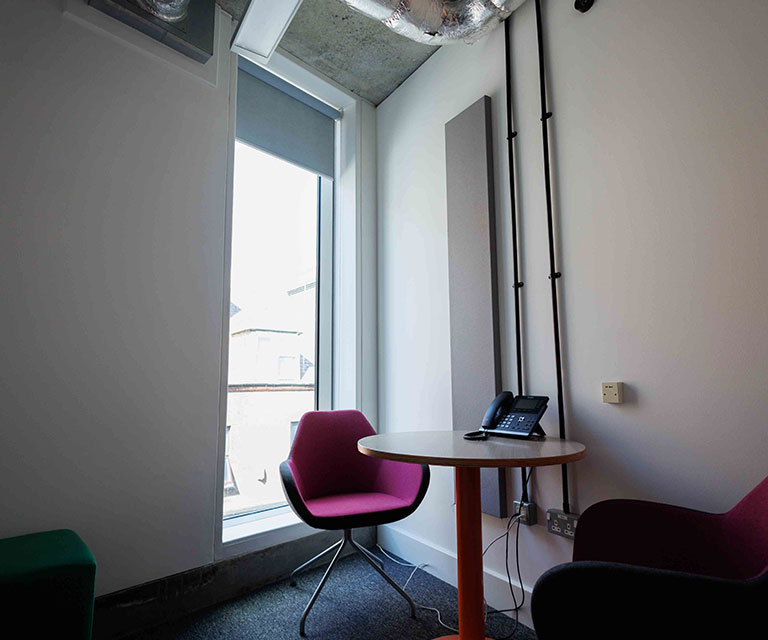 small-meeting-room-mobile-04